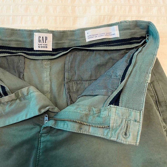💚 GAP Women’s Girlfriend Chino Shorts Khaki Green NWOT, Size 2 - Picture 5 of 14